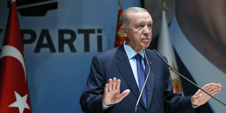 Emeklilerimizden gelen serzenişlerin farkındayız