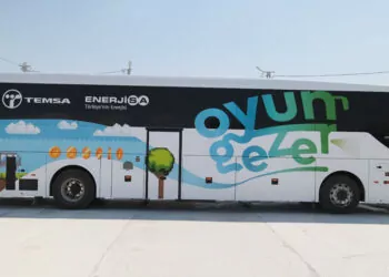 Enerjisa enerji'nin 'oyungezer' otobüsü deprem bölgesinde