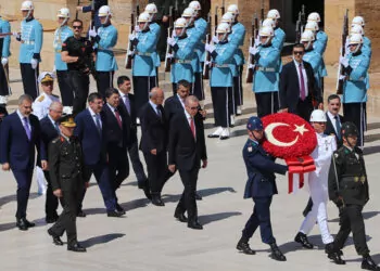 Erdoğan, yaş üyeleriyle anıtkabir'i ziyaret etti
