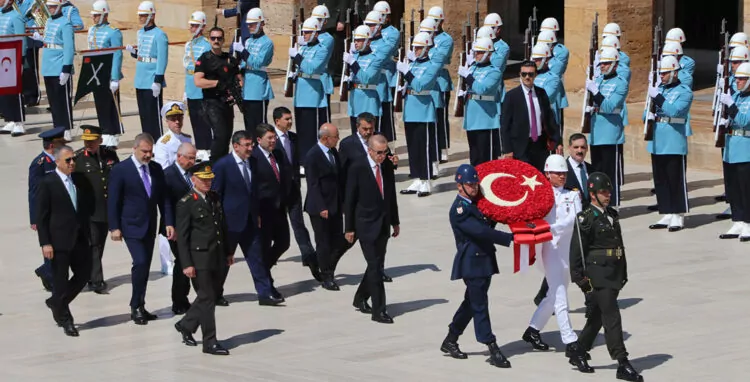 Erdoğan, yaş üyeleriyle anıtkabir'i ziyaret etti