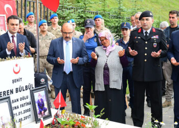 Eren Bülbül ölümünün 6'ncı yıl dönümünde kabri başında anıldı