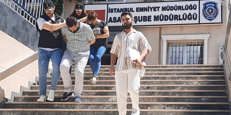 Esenler'de iş yerinin duvarını delerek soydular