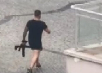 Esenyurt'ta pompalı tüfekle iş yerine ateş açtı