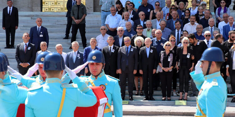 Eski milletvekili Mehmet Pürdeloğlu için Meclis'te tören
