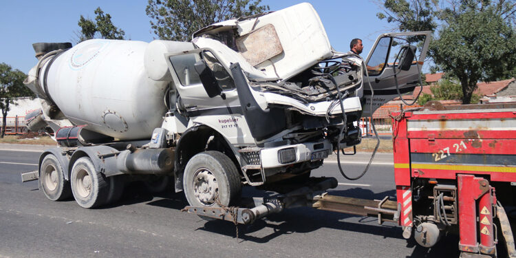 Eskişehir'de zincirleme kaza; 14 yaralı