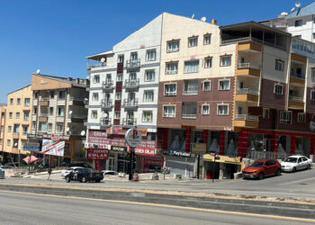 Evden çıkması için kiracısına 200 bin lira teklif etti
