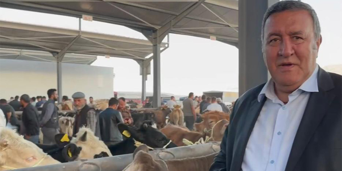 CHP Niğde Milletvekili Ömer Fethi Gürer, yem fiyatlarındaki artışın üreticileri, hayvanlarını elinden çıkarmaya zorladığını belirterek, “Hayvan pazarları dolup taşıyor ama satış yok, denecek kadar az” dedi.