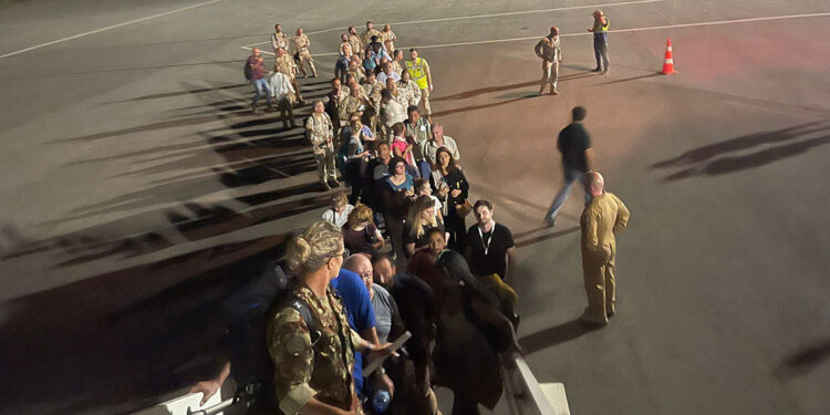 Fransa ve İtalya, vatandaşlarını Nijer'den tahliye etti