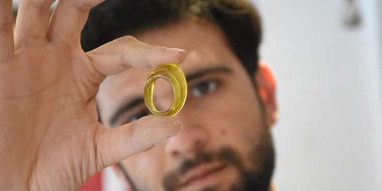 Geleneksel okçulukta 'zihgir'in belgeli üreticisi oldu