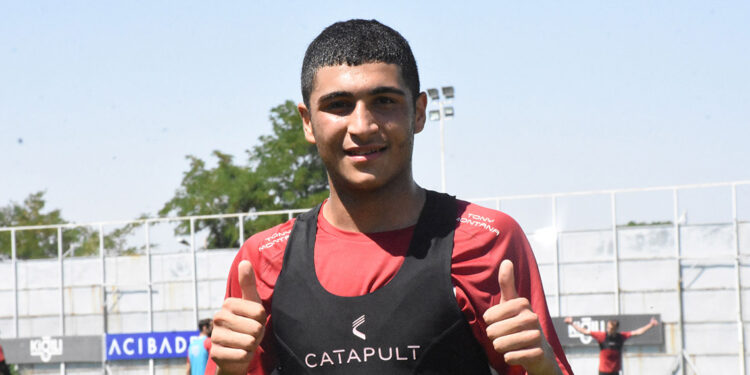 Genç futbolcu Yunus Emre Konak'ın hedefi Avrupa