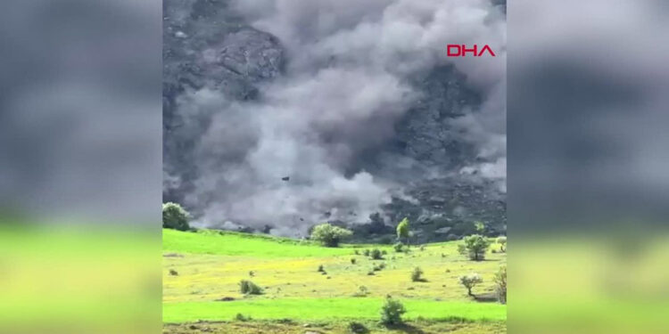 Giresun'da heyelan anı kamerada