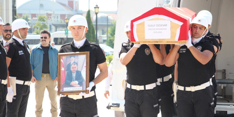 Gölcük Kaymakamı Özdemir için valilikte tören