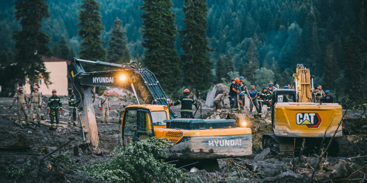 Gürcistan'da toprak kaymasında can kaybı 17’ye yükseldi