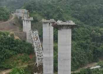 Hindistan'da köprü çöktü, en az 17 kişi yaşamını yitirdi
