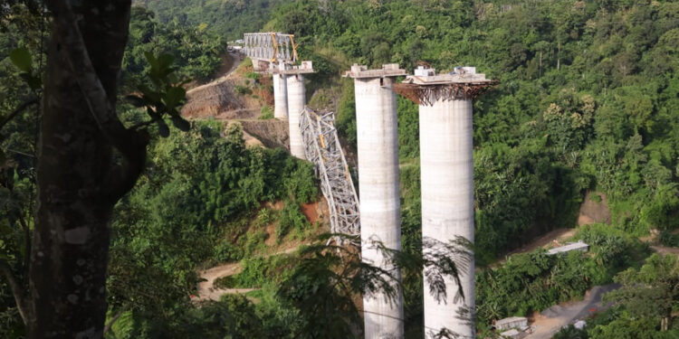 Hindistan'daki çöken köprüde ölü sayısı 18’e yükseldi