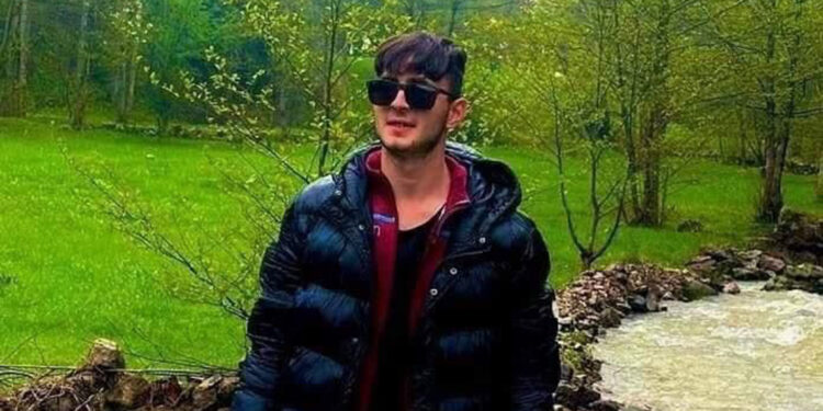 İlk iş gününde kafasına malzeme düşen genç öldü