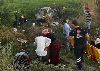 İşçileri taşıyan kamyonet tarlaya düştü: 3 ölü, 11 yaralı