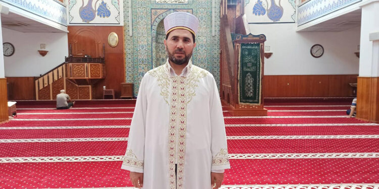 İskenderun'da az hasarlı camiler ibadete açıldı