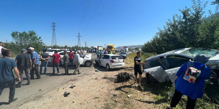 Isparta'da 4 aracın karıştığı zincirleme kaza: 9 yaralı