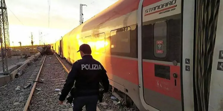 İtalya'da tren demiryolu işçilerine çarptı: 5 ölü