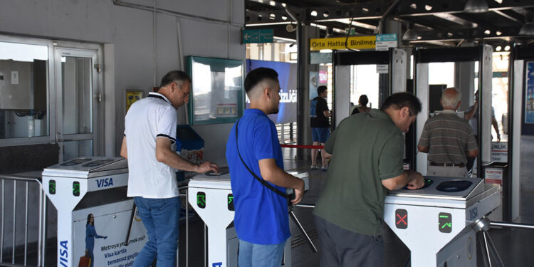 İzmir'de grev bitti; metro ve tramvay seferleri yeniden başladı