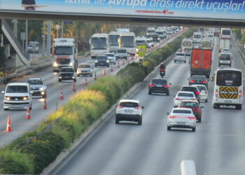 İzmir'de grevin ikinci günü; trafikte yoğunluk yaşandı