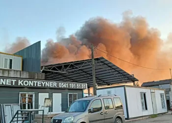 İzmit'te geri dönüşüm tesisinin kağıt deposunda yangın