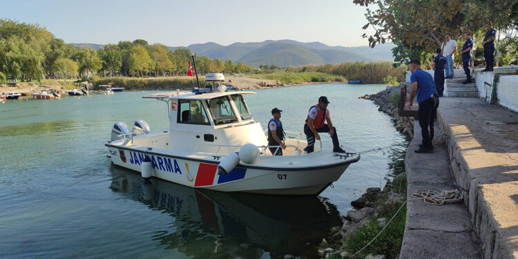 İznik Gölü'nde kaybolan yüzme hakemi aranıyor
