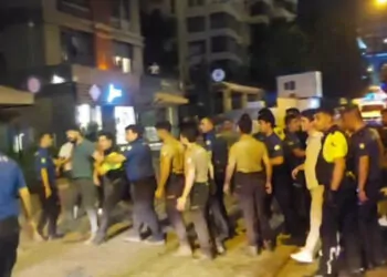 Kadıköy'de eğlence mekanında kavga çıktı: 3 yaralı
