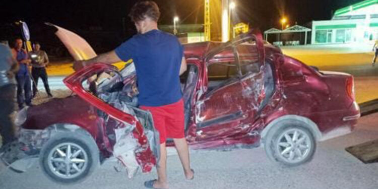 Kamyonla çarpışan otomobilin sürücüsü öldü