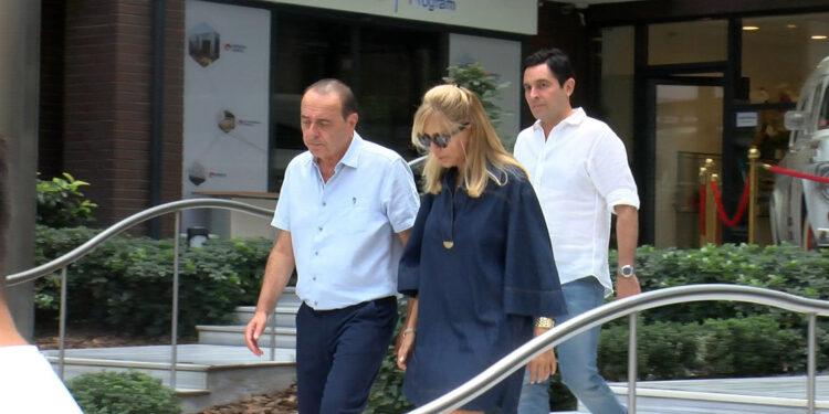 Kaza yapan Sabancı çiftinin tedavileri devam ediyor