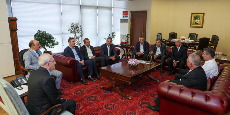 Kılıçdaroğlu esnaf odalarının temsilcileri ile bir araya geldi