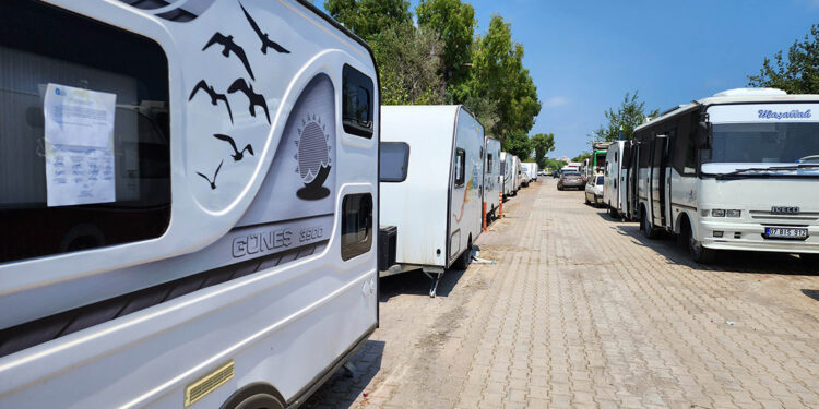 Konyaaltı'ndaki karavancılara 'tahliye edin' tebligatı