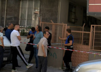 Küçükçekmece'de 7 katlı bina tahliye edildi