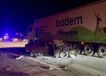 Lastik değişimi sırasında zincirleme kaza: 2 ölü, 9 yaralı