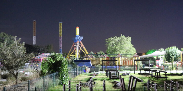 Lunaparkta ağaç dallarına çarpan salıncaktaki 6 kişi yaralandı