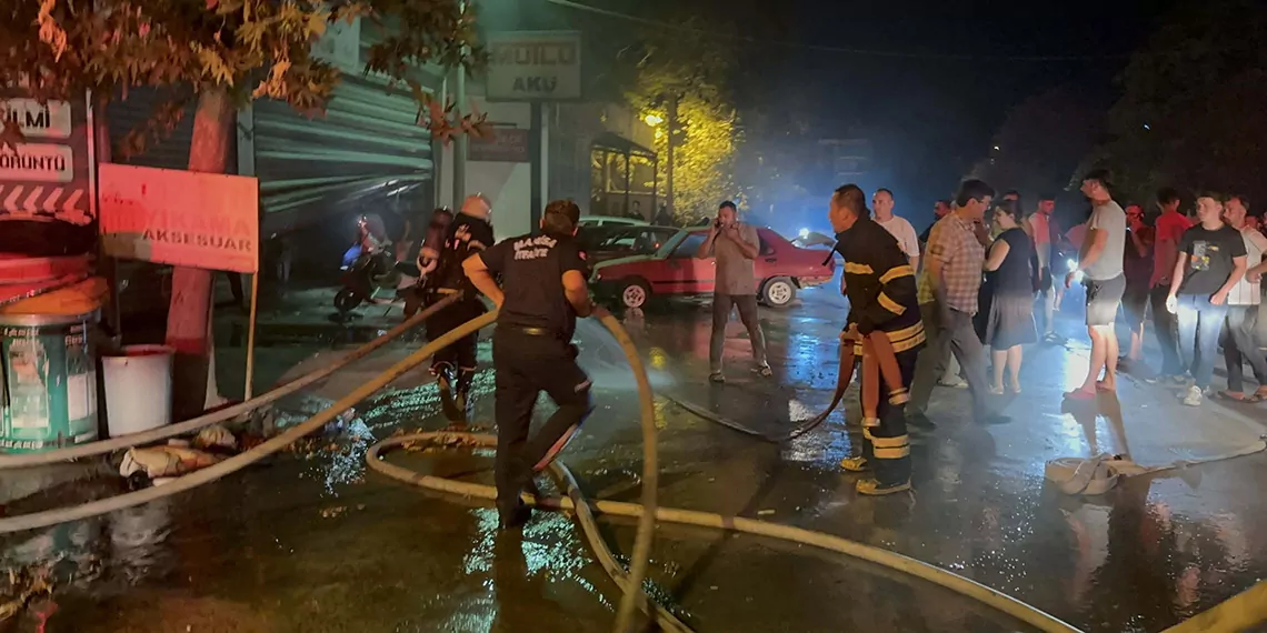 Manisada sanayi sitesinde cikan yangin korkuttut - yaşam - haberton