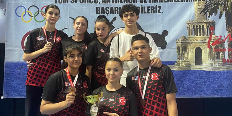 Manisalı karatecilerden 5 madalya