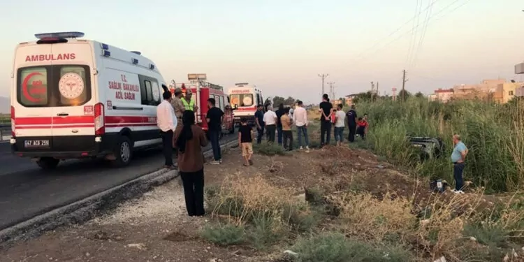 Mardin'de hafif ticari araç şarampole devrildi: 5 yaralı