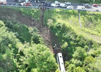 Meksika'da yolcu otobüsü uçuruma yuvarlandı: 18 ölü