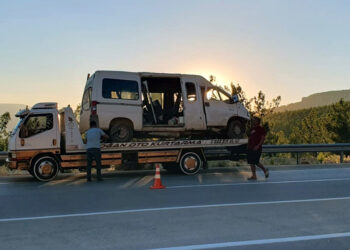 Mersin'de işçi servisi şarampole devrildi: 1 ölü, 14 yaralı