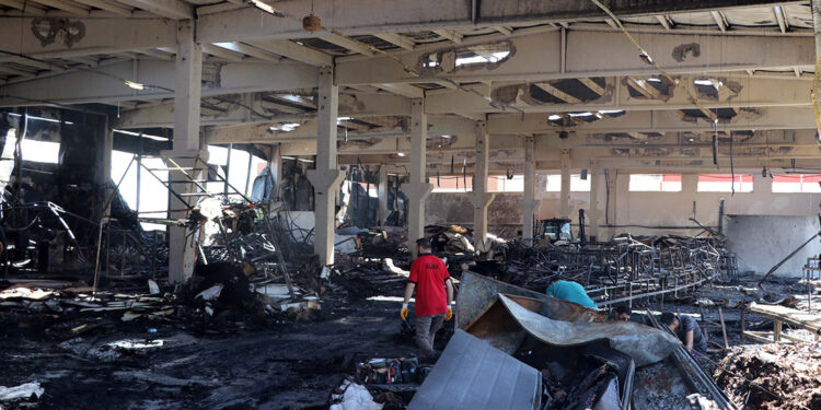 Mobilya fabrikasında çıkan yangın 6 saatte söndürüldü