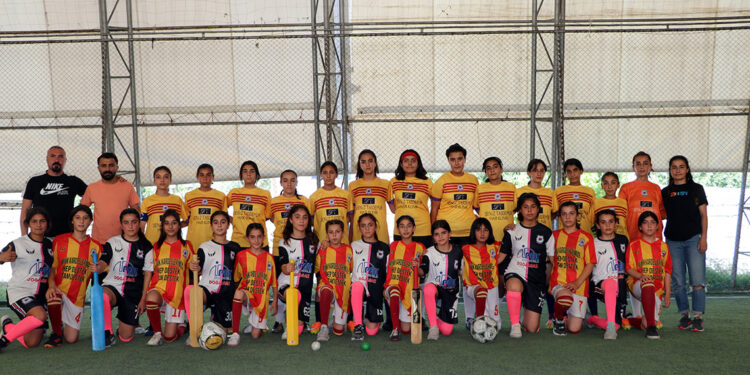 'Mor Menekşeler', kriket sporunda Türkiye ikincisi oldu