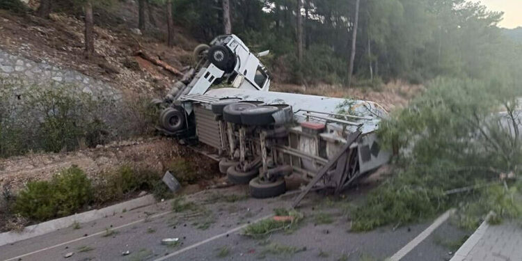 Muğla'da doğal gaz taşıyan tanker alt yola düştü