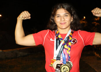 Nesrin Baş, gizlice başladığı güreşte Avrupa şampiyonu oldu