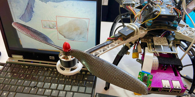 Öğrencilerden kutup canlılarını İHA ile tespit edecek proje