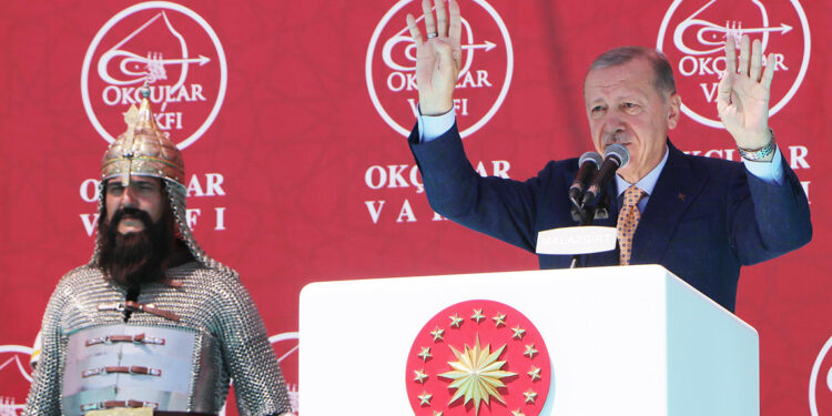 Onların tek yapacağı zafer anıtını seyretmek olacak