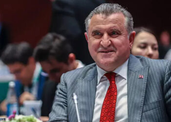 Osman Aşkın Bak'tan milli güreşçiler için tebrik mesajı