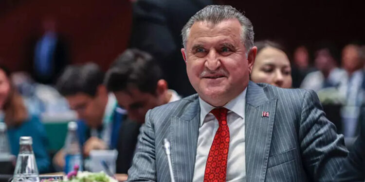 Osman Aşkın Bak'tan milli güreşçiler için tebrik mesajı