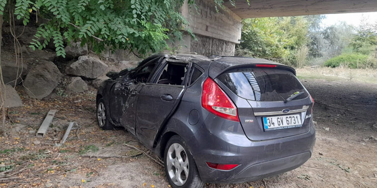 Otomobil köprüden uçtu: 1'i bebek, 4 yaralı